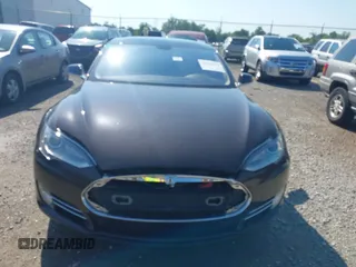 2013 Tesla Model S z VIN 5YJSA1DN6DFP03367, wystawiony jako IAAI lot #42565978 z przebiegiem 105 945 mil mil oraz . Historia ofert i sprzedaży dostępna na DreamBid. Obrazek 11.
