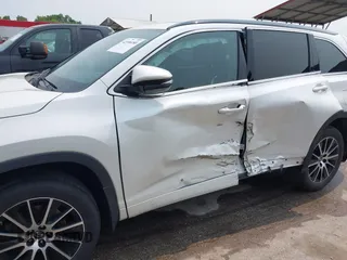 2017 Toyota Highlander XLE z VIN 5TDJZRFH0HS417638, wystawiony jako IAAI lot #42396180 z przebiegiem 101 377 mil mil oraz . Historia ofert i sprzedaży dostępna na DreamBid. Obrazek 6.