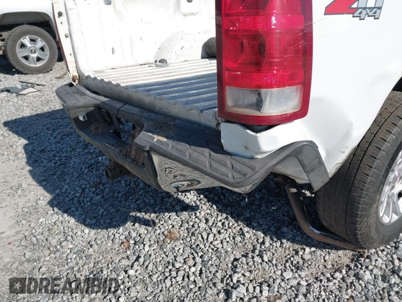 2007 GMC Sierra 1500 SLT z VIN 3GTEK13367G532144, wystawiony jako IAAI lot #41237508 z przebiegiem Nie podano mil oraz . Historia ofert i sprzedaży dostępna na DreamBid. Obrazek 19.