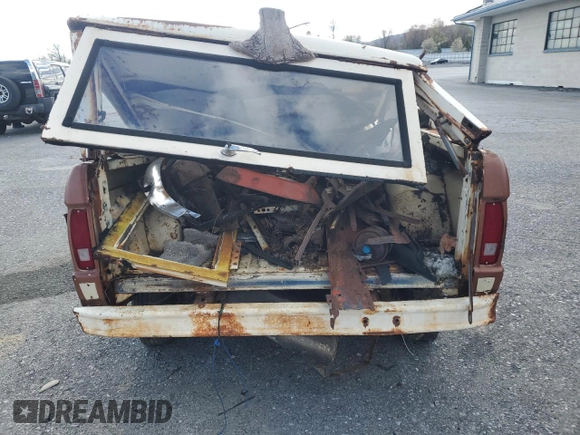 1974 Ford Bronco z VIN U15GLT71142, wystawiony jako Copart lot #52448935 z przebiegiem 49 037 mil mil oraz Czysty tytuł • Clean title. Historia ofert i sprzedaży dostępna na DreamBid. Obrazek 6.