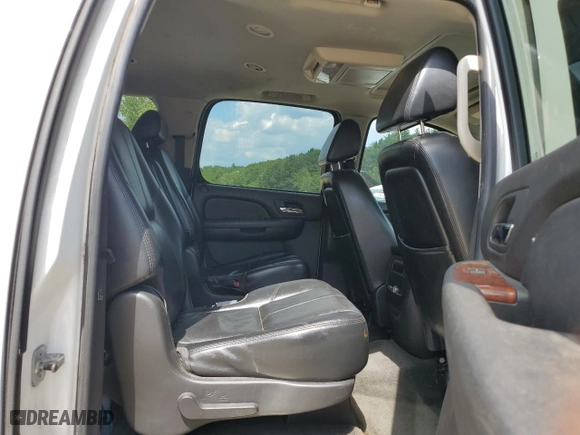 2007 Chevrolet Suburban LTZ with VIN 3GNFK16377G132133, listed as a Copart auction lot 68773094 with 172,310 mi miles and Non Repairable. Bid and sale history available at carsss.com. Image 11.