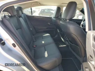 2022 Lexus ES 350 z VIN 58ACZ1B11NU134146, wystawiony jako Copart lot #52334795 z przebiegiem 34 746 mil mil oraz Czysty tytuł • Clean title. Historia ofert i sprzedaży dostępna na DreamBid. Obrazek 10.