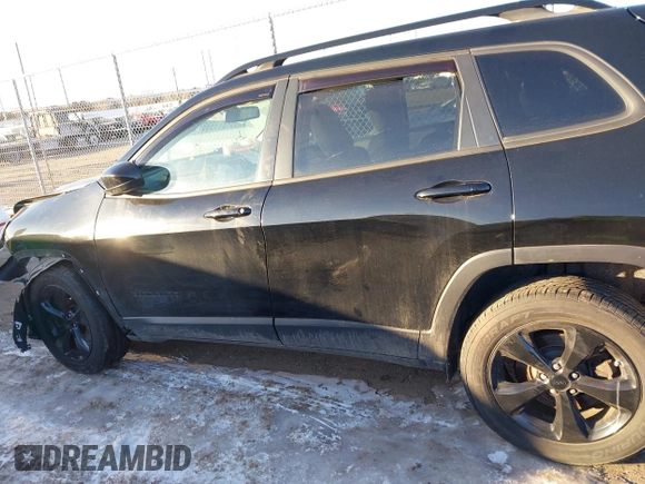 2018 Jeep Cherokee Latitude with VIN 1C4PJMCX0JD554158, listed as a IAAI auction lot 41385917 with 98,823 mi miles and . Bid and sale history available at DreamBid. Image 14.