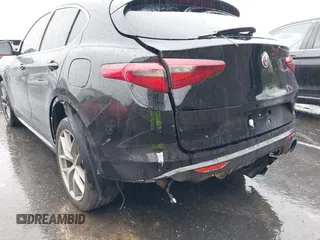 2018 Alfa Romeo Stelvio z VIN ZASFAKANXJ7C23921, wystawiony jako IAAI lot #38783836 z przebiegiem 93 482 mil mil oraz . Historia ofert i sprzedaży dostępna na DreamBid. Obrazek 6.