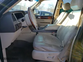 2004 Lincoln Navigator Luxury with VIN 5LMFU27R24LJ00905, listed as a Copart auction lot 82561364 with 181,618 mi miles and Clean Title. Bid and sale history available at carsss.com. Image 7.