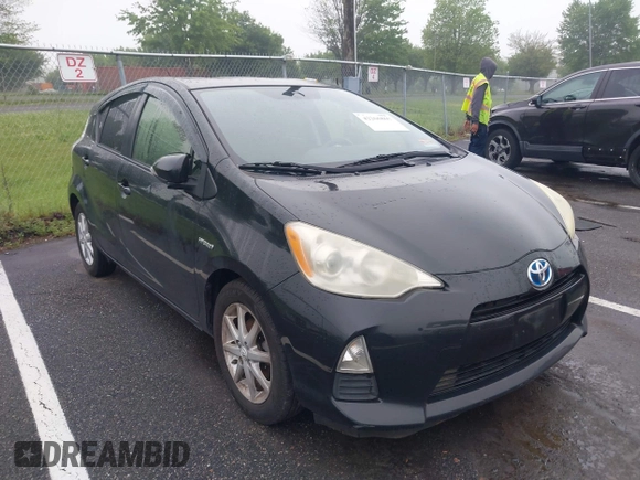 2013 Toyota Prius One z VIN JTDKDTB3XD1540798, wystawiony jako IAAI lot #42266860 z przebiegiem 208 567 mil mil oraz . Historia ofert i sprzedaży dostępna na DreamBid. Obrazek 1.