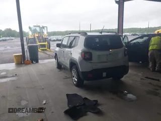 2017 Jeep Renegade Altitude z VIN ZACCJBBB3HPE49084, wystawiony jako IAAI lot #42247035 z przebiegiem 167 421 mil mil oraz . Historia ofert i sprzedaży dostępna na DreamBid. Obrazek 3.