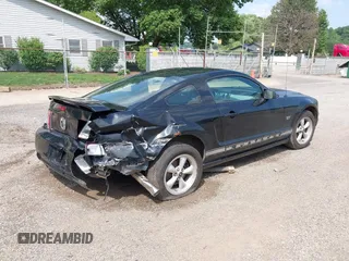 2007 Ford Mustang GT Deluxe with VIN 1ZVFT82H275230619, listed as a IAAI auction lot 42478109 with 129,201 mi miles and . Bid and sale history available at DreamBid. Image 4.