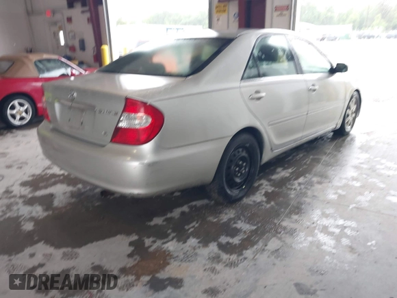 2002 Toyota Camry XLE z VIN 4T1BF30K32U009695, wystawiony jako IAAI lot #42376626 z przebiegiem 291 800 mil mil oraz . Historia ofert i sprzedaży dostępna na DreamBid. Obrazek 4.