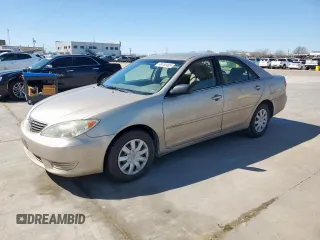 2005 Toyota Camry STD z VIN 4T1BE32K15U006184, wystawiony jako Copart lot #48788485 z przebiegiem 224 121 mil mil oraz Czysty tytuł • Clean title. Historia ofert i sprzedaży dostępna na DreamBid. Obrazek 1.