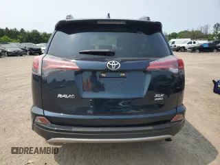 2018 Toyota RAV4 XLE z VIN JTMRFREV9JJ237256, wystawiony jako Copart lot #58391805 z przebiegiem 83 798 mil mil oraz Szkoda całkowita • Salvage title. Historia ofert i sprzedaży dostępna na DreamBid. Obrazek 6.