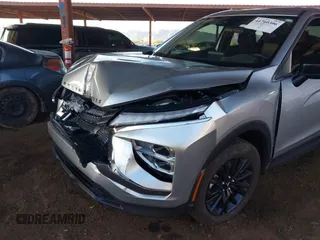 2024 Mitsubishi Eclipse Cross LE z VIN JA4ATVAA8RZ062944, wystawiony jako IAAI lot #41760306 z przebiegiem 8 755 mil mil oraz . Historia ofert i sprzedaży dostępna na DreamBid. Obrazek 6.