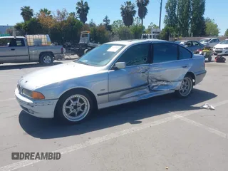 1997 BMW 5 Series 540i z VIN WBADE5326VBV91232, wystawiony jako IAAI lot #42235018 z przebiegiem 148 305 mil mil oraz . Historia ofert i sprzedaży dostępna na DreamBid. Obrazek 2.
