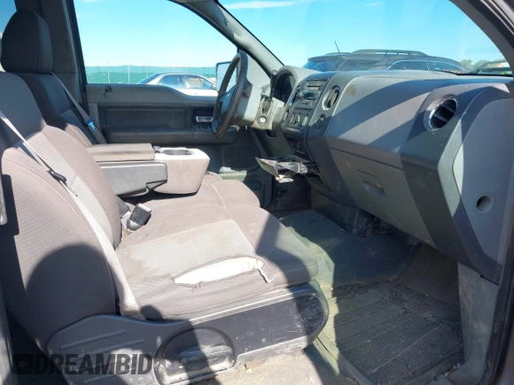 2006 Ford F-150 XLT z VIN 1FTPX14V26KC91250, wystawiony jako IAAI lot #42608663 z przebiegiem 303 991 mil mil oraz . Historia ofert i sprzedaży dostępna na DreamBid. Obrazek 5.