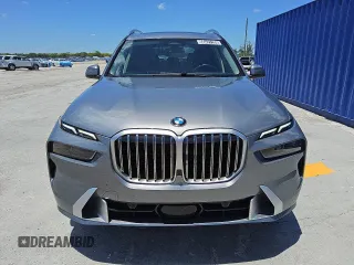 2024 BMW X7 xDrive40i z VIN 5UX23EM07R9V10389, wystawiony jako Copart lot #56431285 z przebiegiem 33 174 mil mil oraz Tytuł czysty. Historia ofert i sprzedaży dostępna na DreamBid. Obrazek 5.