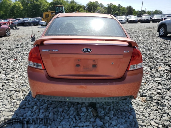 2009 Kia Spectra SX z VIN KNAFE221095025989, wystawiony jako Copart lot #57583155 z przebiegiem 261 776 mil mil oraz Szkoda całkowita • Salvage title. Historia ofert i sprzedaży dostępna na DreamBid. Obrazek 6.