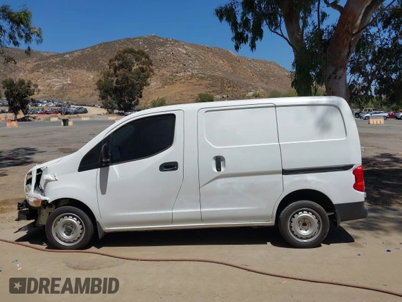 2015 Nissan NV200 SV z VIN 3N6CM0KN2FK690052, wystawiony jako IAAI lot #42438197 z przebiegiem 193 011 mil mil oraz . Historia ofert i sprzedaży dostępna na DreamBid. Obrazek 14.