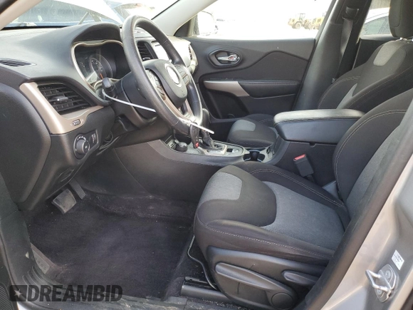 2018 Jeep Cherokee Latitude z VIN 1C4PJMCX2JD532405, wystawiony jako Copart lot #54792835 z przebiegiem 125 225 mil mil oraz Szkoda całkowita • Salvage title. Historia ofert i sprzedaży dostępna na DreamBid. Obrazek 7.