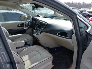 2020 Chrysler Pacifica Limited z VIN 2C4RC1GG4LR140960, wystawiony jako IAAI lot #41718193 z przebiegiem 104 945 mil mil oraz . Historia ofert i sprzedaży dostępna na DreamBid. Obrazek 5.
