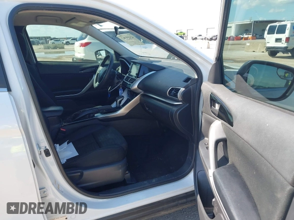 2020 Mitsubishi Eclipse Cross ES z VIN JA4AS3AA1LZ009730, wystawiony jako IAAI lot #42459307 z przebiegiem 128 954 mil mil oraz . Historia ofert i sprzedaży dostępna na DreamBid. Obrazek 5.