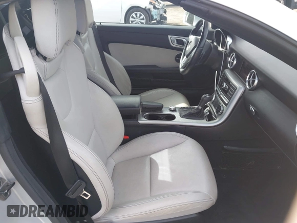2013 Mercedes-Benz SLK 250 с VIN WDDPK4HA3DF054317, выставлен на аукционе IAAI как лот 41846772 с пробегом 90 811 миль миль и . История ставок и продаж доступна на DreamBid. Изображение 8.