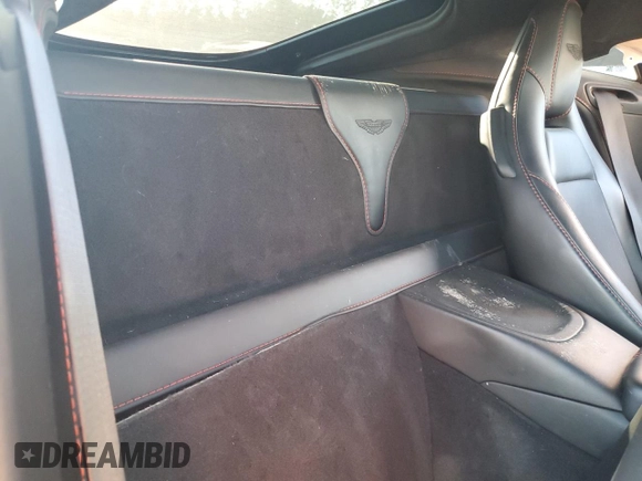 2020 Aston Martin Vantage z VIN SCFSMGAWXLGN03122, wystawiony jako Copart lot #77734374 z przebiegiem Nie podano mil oraz Szkoda całkowita • Salvage title. Historia ofert i sprzedaży dostępna na DreamBid. Obrazek 10.
