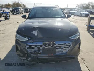 2024 Audi Q8 e-tron Premium Plus z VIN WA15AAGE2RB042305, wystawiony jako Copart lot #83397964 z przebiegiem 15 887 mil mil oraz Szkoda całkowita • Salvage title. Historia ofert i sprzedaży dostępna na DreamBid. Obrazek 5.
