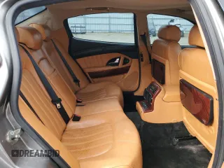 2005 Maserati Quattroporte z VIN ZAMCE39A050017377, wystawiony jako Copart lot #50191415 z przebiegiem 39 545 mil mil oraz Czysty tytuł • Clean title. Historia ofert i sprzedaży dostępna na DreamBid. Obrazek 10.