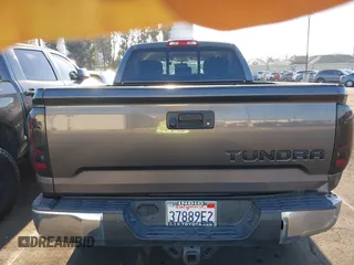 2017 Toyota Tundra SR5 z VIN 5TFRY5F12HX219154, wystawiony jako IAAI lot #42014740 z przebiegiem 137 813 mil mil oraz . Historia ofert i sprzedaży dostępna na DreamBid. Obrazek 17.