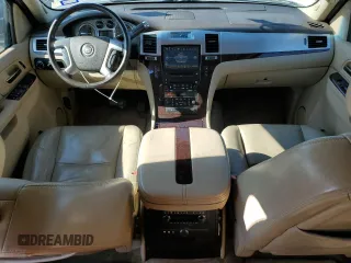 2010 Cadillac Escalade z VIN 1GYUCAEF6AR137334, wystawiony jako Copart lot #87474464 z przebiegiem 247 190 mil mil oraz Czysty tytuł • Clean title. Historia ofert i sprzedaży dostępna na DreamBid. Obrazek 8.