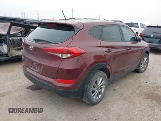 2017 Hyundai Tucson SE z VIN KM8J23A47HU431498, wystawiony jako IAAI lot #42425577 z przebiegiem 83 014 mil mil oraz . Historia ofert i sprzedaży dostępna na DreamBid. Obrazek 4.