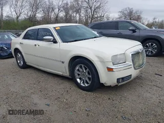 2005 Chrysler 300 with VIN 2C3JA63H25H686717, listed as a IAAI auction lot 41925750 with 230,196 mi miles. Bid and sale history available at carsss.com. Image 1.