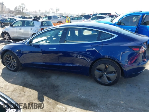 2018 Tesla Model 3 Long Range Battery z VIN 5YJ3E1EA4JF078080, wystawiony jako IAAI lot #41688015 z przebiegiem 97 886 mil mil oraz . Historia ofert i sprzedaży dostępna na DreamBid. Obrazek 14.