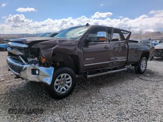 2016 Chevrolet Silverado 3500HD LTZ z VIN 1GC4K0E83GF199692, wystawiony jako Copart lot #51864015 z przebiegiem 137 408 mil mil oraz Czysty tytuł • Clean title. Historia ofert i sprzedaży dostępna na DreamBid. Obrazek 1.