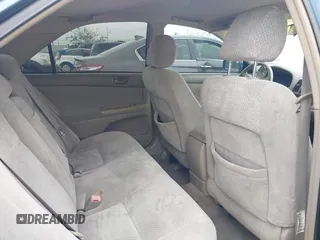2004 Toyota Camry LE z VIN 4T1BE32K44U832767, wystawiony jako IAAI lot #42041228 z przebiegiem 185 778 mil mil oraz . Historia ofert i sprzedaży dostępna na DreamBid. Obrazek 8.