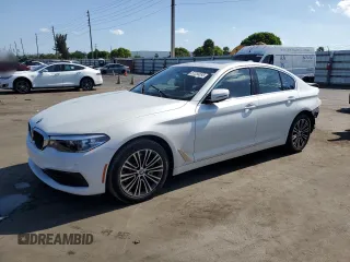 2020 BMW 5 Series 530i z VIN WBAJR3C0XLBP95409, wystawiony jako Copart lot #57253695 z przebiegiem 62 969 mil mil oraz Szkoda całkowita • Salvage title. Historia ofert i sprzedaży dostępna na DreamBid. Obrazek 1.