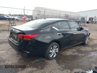 2020 Nissan Altima 2.5 S with VIN 1N4BL4BV5LC212370, listed as a IAAI auction lot 41015332 with 87,999 mi miles. Bid and sale history available at carsss.com. Image 4.