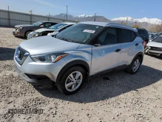 2019 Nissan Kicks S z VIN 3N1CP5CU2KL529656, wystawiony jako Copart lot #52372285 z przebiegiem 71 519 mil mil oraz Szkoda całkowita • Salvage title. Historia ofert i sprzedaży dostępna na DreamBid. Obrazek 1.
