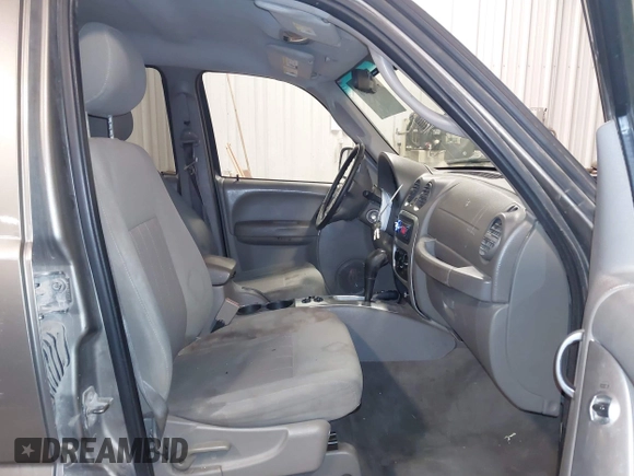 2006 Jeep Liberty Limited with VIN 1J4GL58K36W251801, listed as a IAAI auction lot 41508530 with 288,703 mi miles. Bid and sale history available at carsss.com. Image 5.