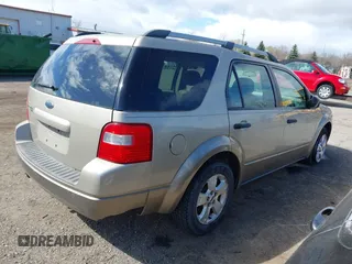 2005 Ford Freestyle SE with VIN 1FMZK04195GA48126, listed as a IAAI auction lot 42046818 with 0 mi miles. Bid and sale history available at carsss.com. Image 4.
