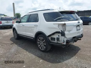 2017 Ford Explorer Platinum z VIN 1FM5K8HT9HGD01300, wystawiony jako IAAI lot #42628364 z przebiegiem 107 191 mil mil oraz . Historia ofert i sprzedaży dostępna na DreamBid. Obrazek 3.