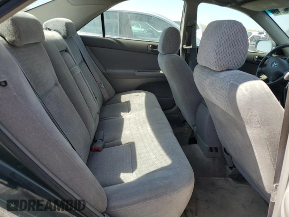 2002 Toyota Camry LE z VIN JTDBE32K120068644, wystawiony jako Copart lot #61168915 z przebiegiem 210 149 mil mil oraz Czysty tytuł • Clean title. Historia ofert i sprzedaży dostępna na DreamBid. Obrazek 10.