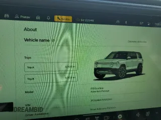 2025 Rivian R1S Adventure z VIN 7PDSGBBA9SN052652, wystawiony jako Copart lot #51659315 z przebiegiem 4012 mil mil oraz Szkody całkowita. Historia ofert i sprzedaży dostępna na DreamBid. Obrazek 9.