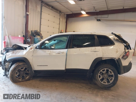 2019 Jeep Cherokee Trailhawk with VIN 1C4PJMBX1KD200300, listed as a IAAI auction lot 41781465 with Not Provided miles and . Bid and sale history available at DreamBid. Image 14.