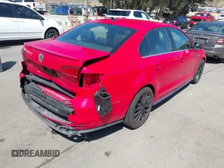 2017 Volkswagen Jetta GLI z VIN 3VW4T7AJ3HM350575, wystawiony jako IAAI lot #42303994 z przebiegiem 168 622 mil mil oraz . Historia ofert i sprzedaży dostępna na DreamBid. Obrazek 4.