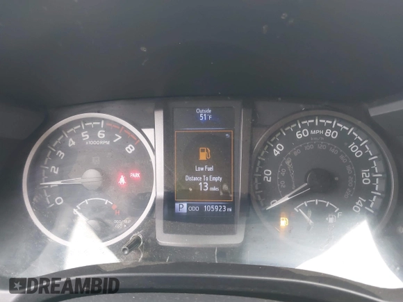 2020 Toyota Tacoma SR5 z VIN 3TMCZ5AN8LM323918, wystawiony jako IAAI lot #42279462 z przebiegiem 105 923 mil mil oraz . Historia ofert i sprzedaży dostępna na DreamBid. Obrazek 7.