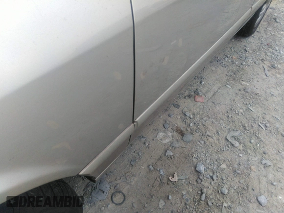 2001 Toyota Camry CE z VIN 4T1BG22K11U803209, wystawiony jako IAAI lot #40770527 z przebiegiem 210 611 mil mil oraz . Historia ofert i sprzedaży dostępna na DreamBid. Obrazek 12.