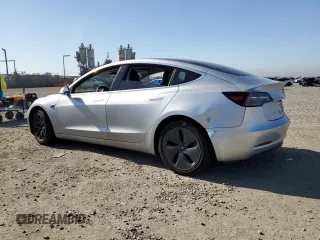 2018 Tesla Model 3 Long Range Battery z VIN 5YJ3E1EB7JF065140, wystawiony jako Copart lot #51916035 z przebiegiem 110 709 mil mil oraz Szkody całkowita. Historia ofert i sprzedaży dostępna na DreamBid. Obrazek 2.