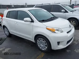 2009 Scion xD z VIN JTKKU10409J048085, wystawiony jako IAAI lot #42489201 z przebiegiem 139 710 mil mil oraz . Historia ofert i sprzedaży dostępna na DreamBid. Obrazek 1.