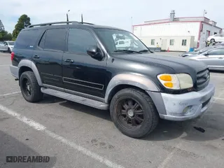 2002 Toyota Sequoia SR5 with VIN 5TDZT34A72S104813, listed as a IAAI auction lot 41687184 with 177,015 mi miles. Bid and sale history available at carsss.com. Image 1.